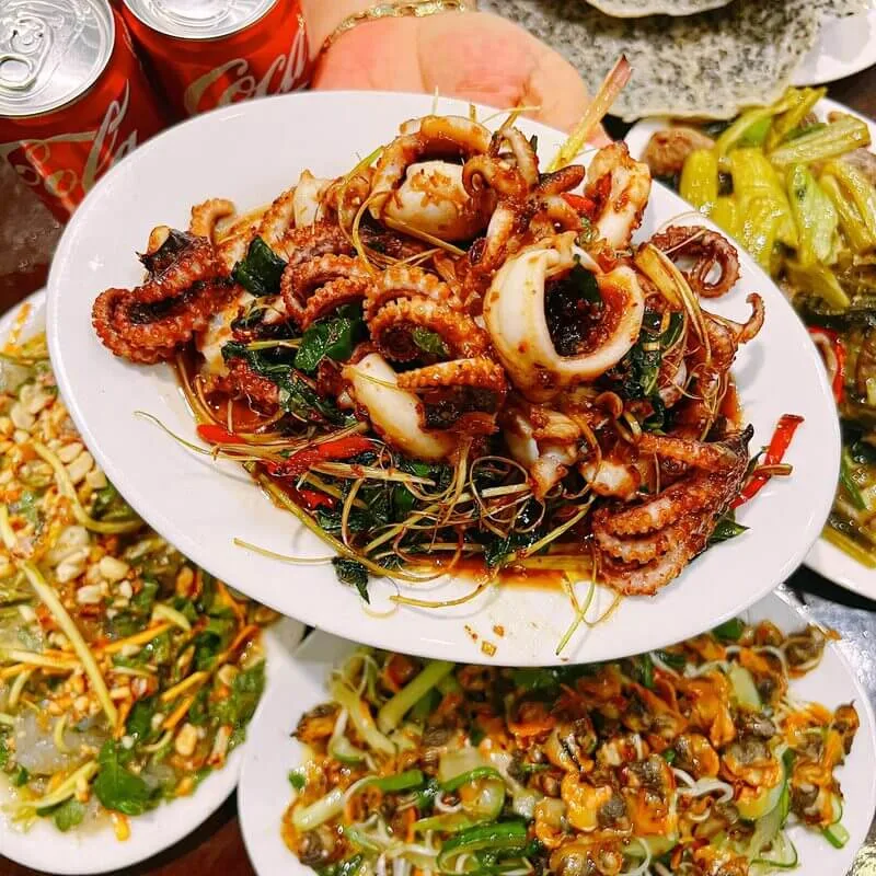 Bạch Tuộc Quán - Quán nhậu bình dân 148 Nguyễn Thiếp