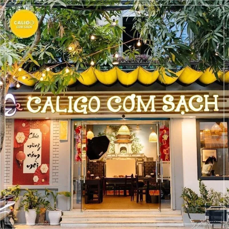 Caligo Vương Khang - Cơm Sạch & Lẩu Gà Lá É 71 Lê Khôi