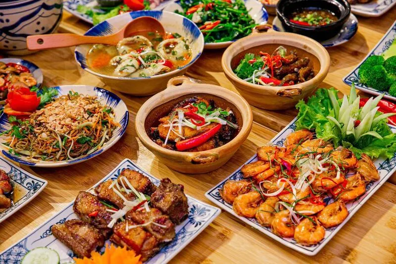 Cơm Quê Thánh Gióng - 326 Nguyễn Văn Cừ