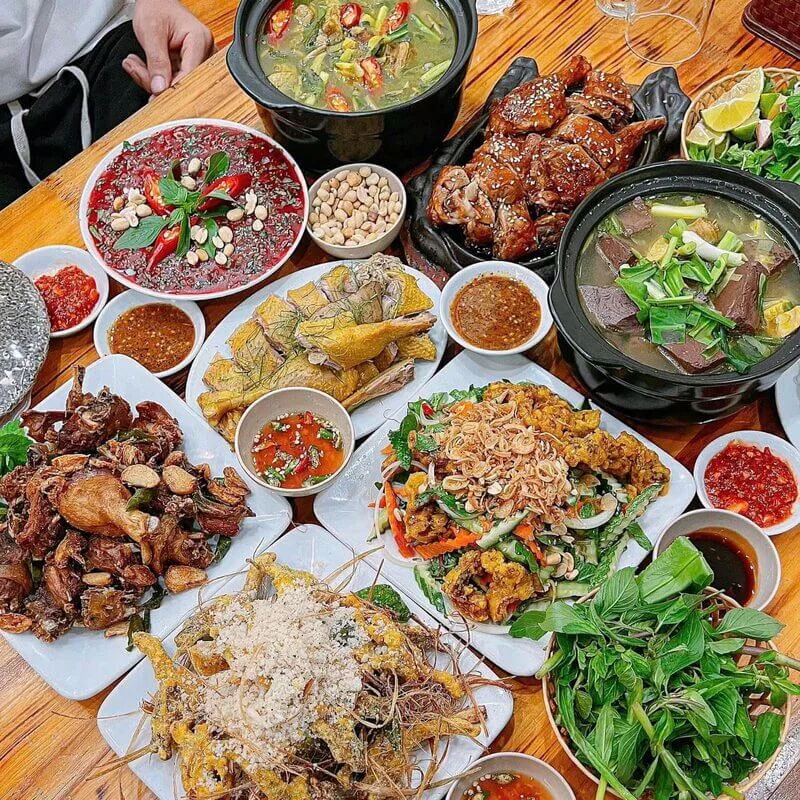 Nhà hàng Làng Vịt - 44 Phan Chu Trinh