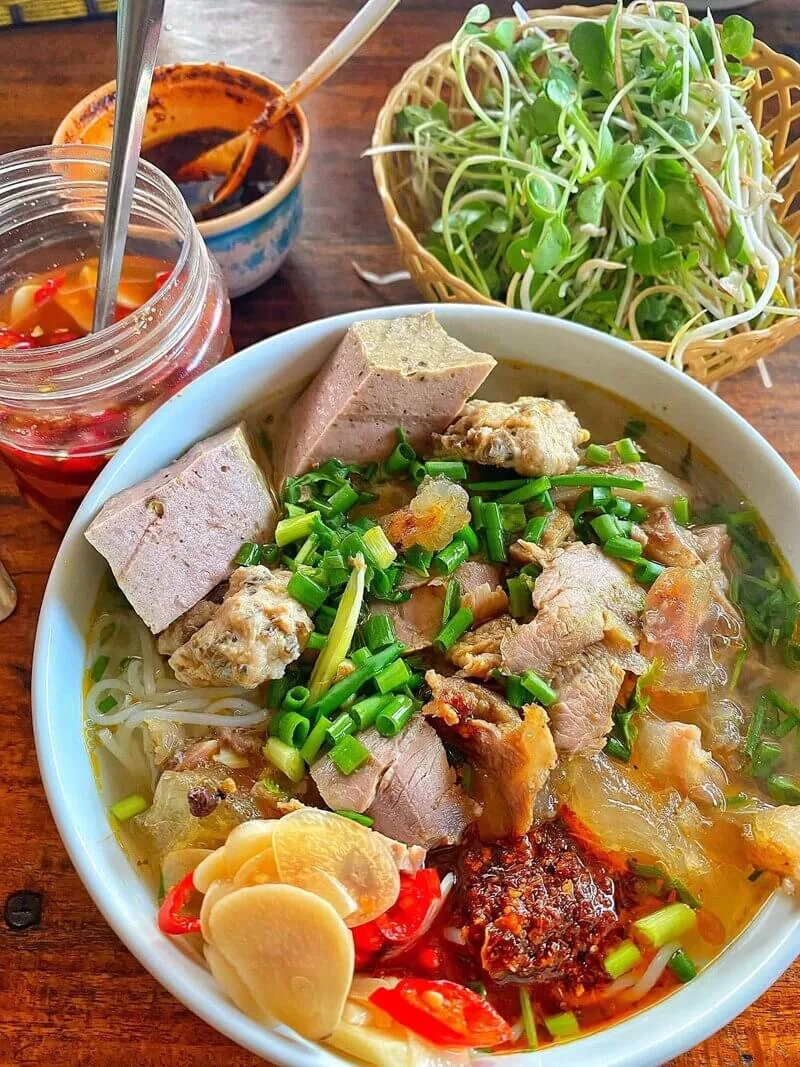 Quán Tân Kim Ngân - Bún Bò Huế & Cháo Sườn 229C Trần Hưng Đạo