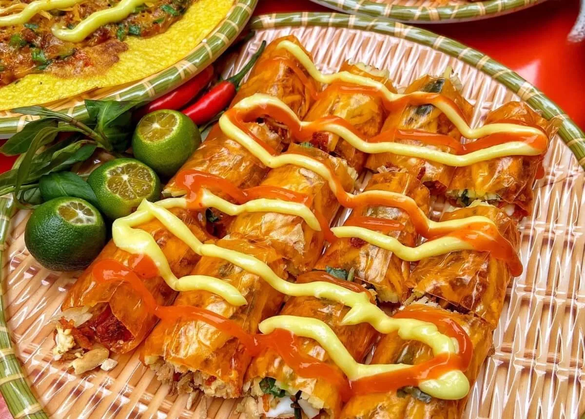 Bánh Tráng Trộn Phong Hipp - 09 Võ Thị Sáu