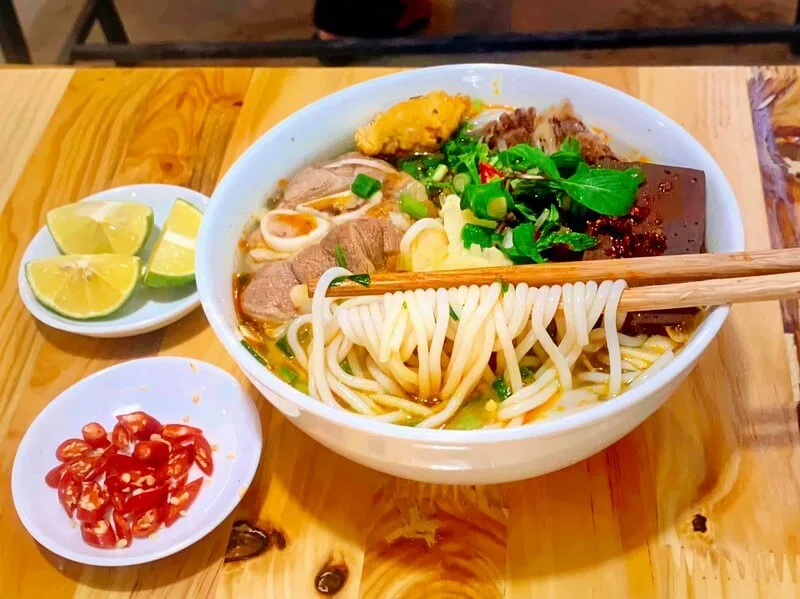 Bún Bò Cố Đô - 89 Nguyễn Cảnh Hoan