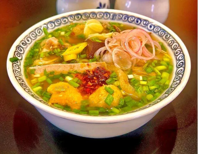 Bún Bò Huế Trần Gia - 28 Đinh Công Trứ