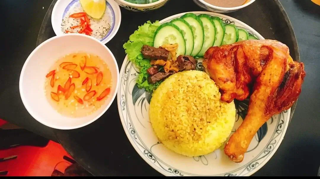 Cơm Gà Khu Phố 4 - 100 Hồng Bàng