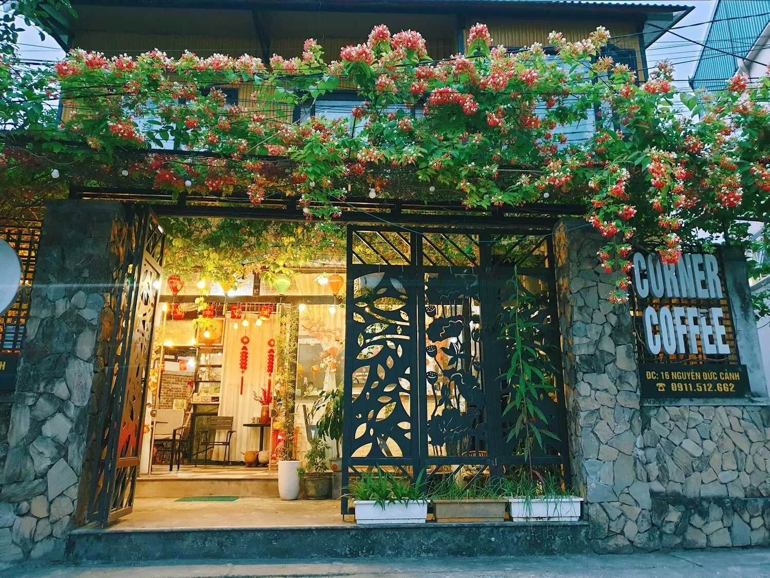 Corner Coffee - 70 Lê Lợi