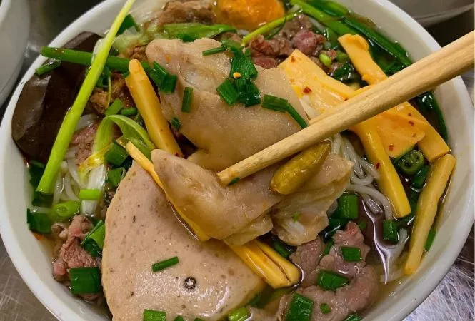 Hằng Huế Cầu 32 - Bún Bò Huế - 06 VI Lê Nin