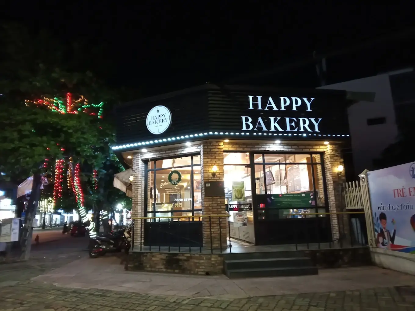 Happy Bakery - 117 Lê Hồng Phong