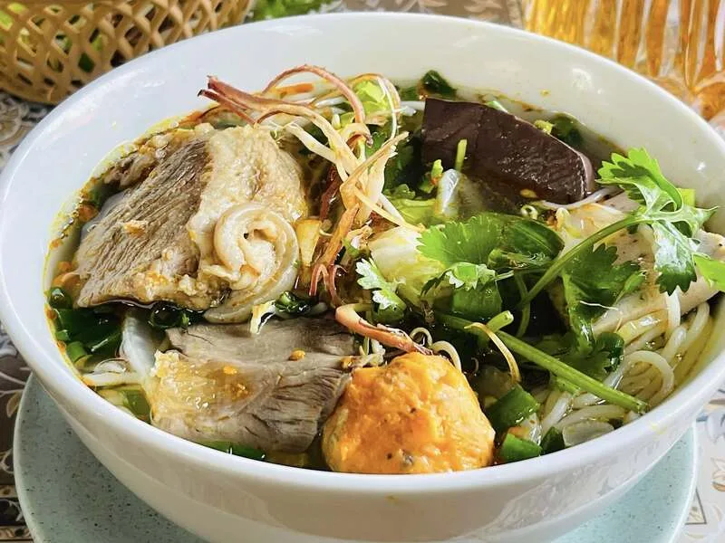 Hoa Hạnh Quán  - Bún Bò Huế - 182 Nguyễn Trãi