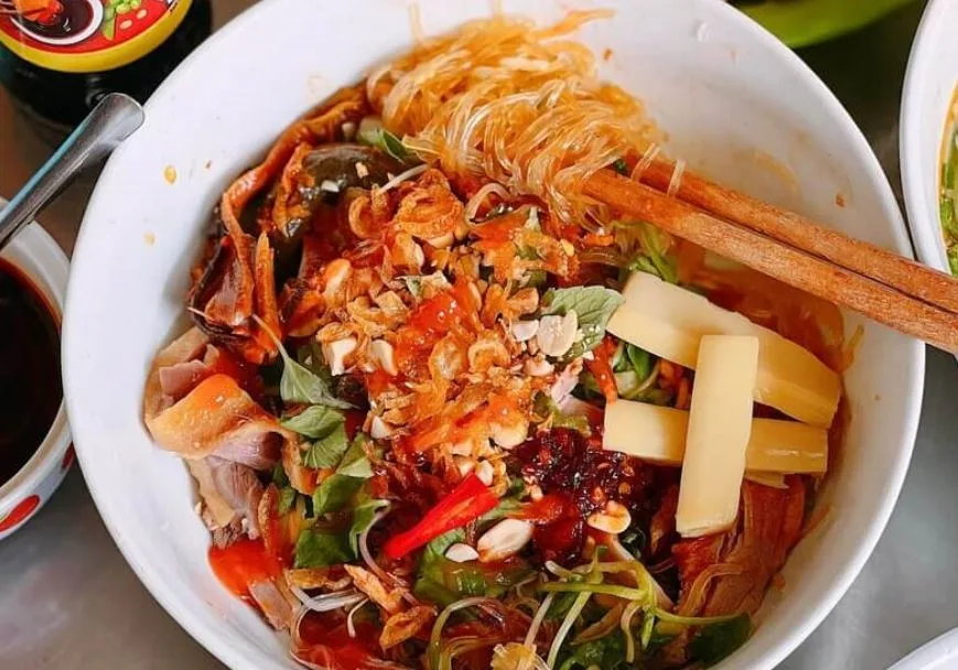 Huyền Ngan - 66 Trần Phú