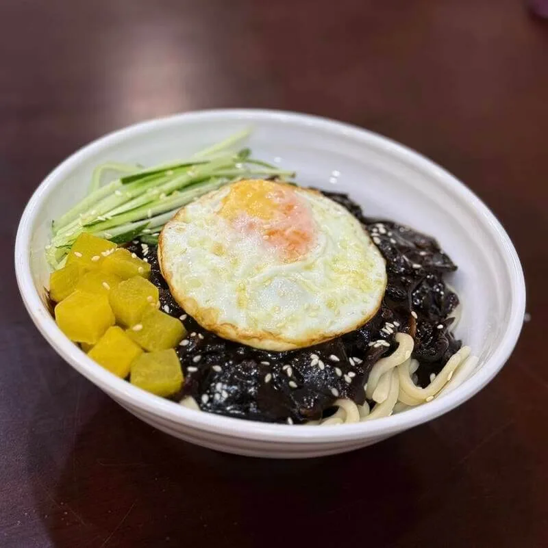 Lyle food - Mỳ tương đen & Món Hàn 1A Ngõ 39 Nguyễn Thái Học