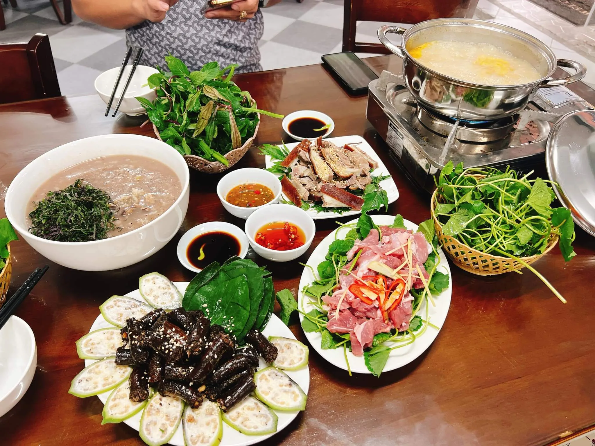 Nhà hàng Dê Sông Lam -  02 Lê Văn Hưu