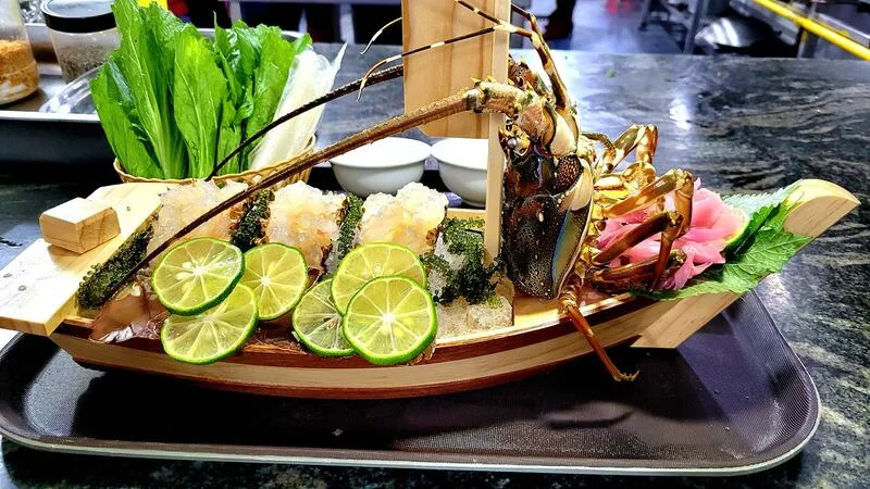 Nhà hàng Huy Hương - Khu ẩm thực Hồ Tôm, Nam Cấm, Cửa Lò