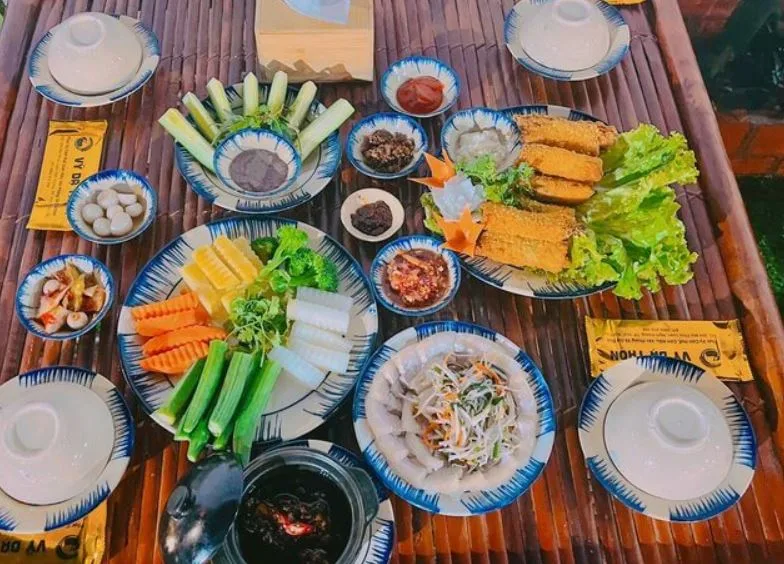 Nhà hàng Vỹ Dạ - 304 Mai Thúc Loan, Cửa Lò