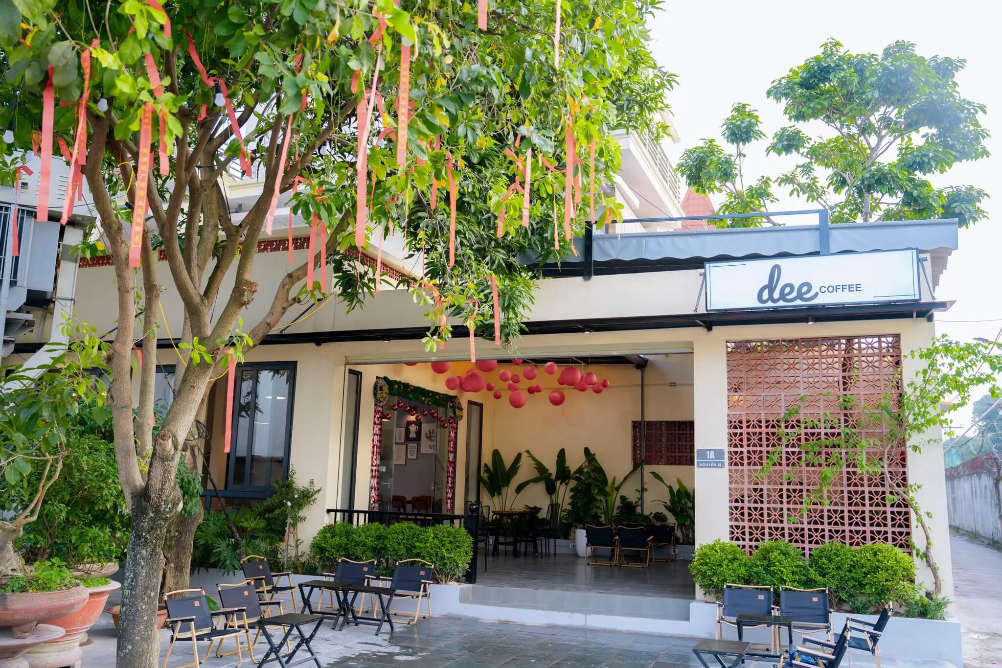 Dee Coffee - 1A Nguyễn Xí