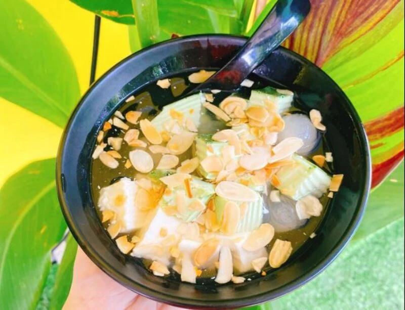 Top 10 quán chè khúc bạch ở Vinh: Kem sữa mềm, hạnh nhân giòn tan