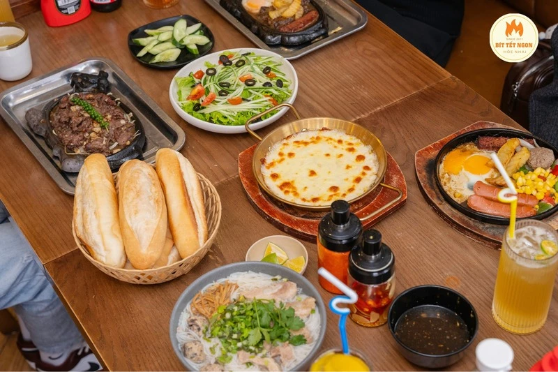 Top 8 quán bánh mì chảo ở Vinh "sốt thần thánh", ăn là ghiền