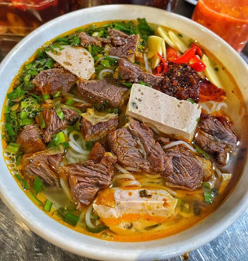 Top 4+ quán bún bò hầm ngon ở Vinh: Thịt mềm tan, nước ngọt lịm