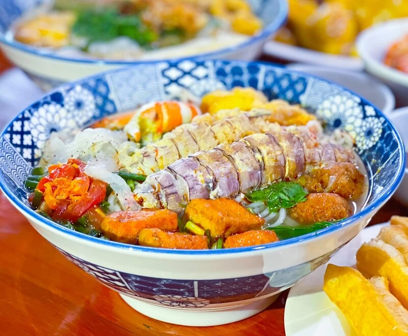 Top 3 quán bún thái hải sản ở Vinh ngon nhất, tôm mực tươi rói