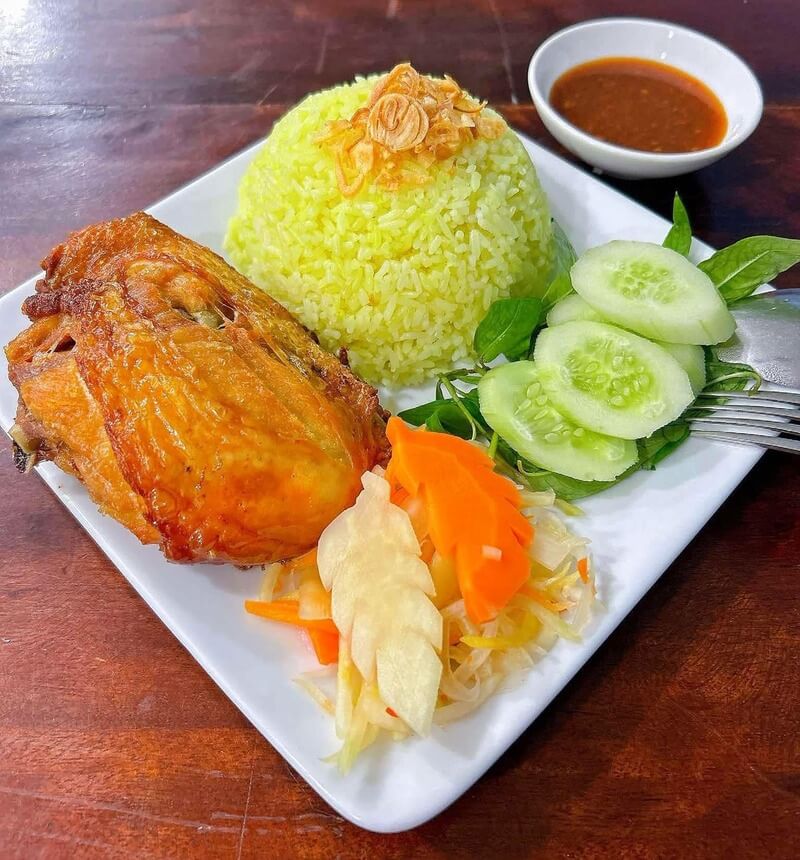 Top 5 quán cơm gà xối mỡ ở Vinh "Da giòn rụm - nước sốt đỉnh"