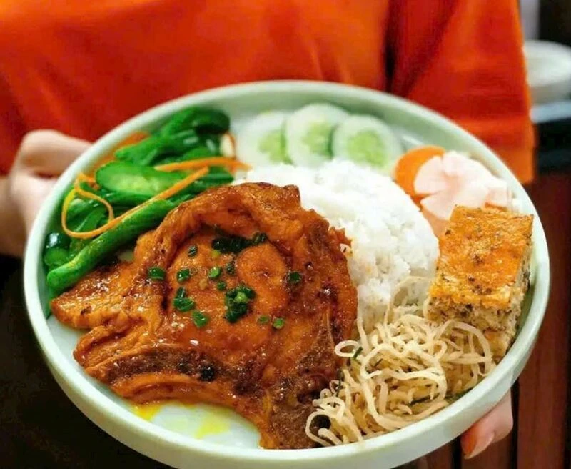 Top 10 quán cơm ngon ở Vinh: Cơm niêu, cơm gà, cơm tấm hấp dẫn