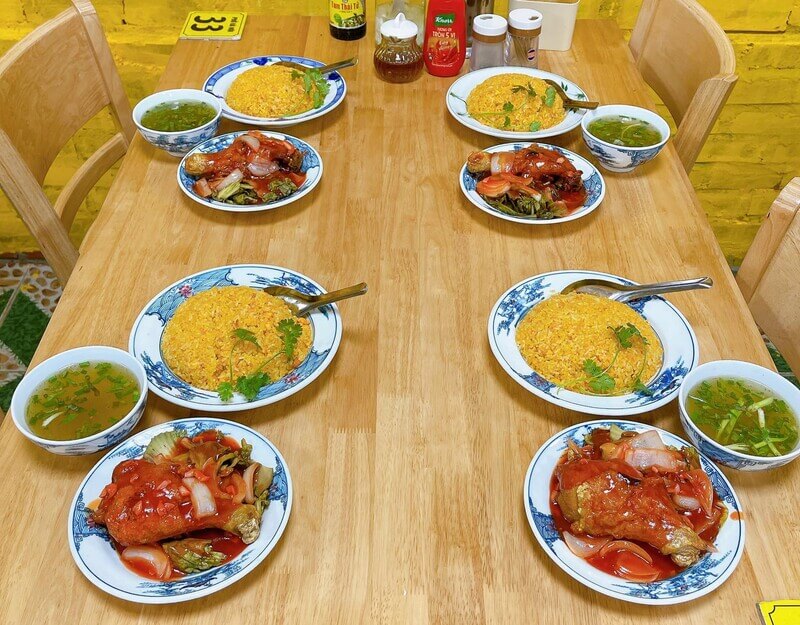 Top 4 quán cơm rang ngon ở Vinh: Dưa bò chua giòn, hạt cơm tơi xốp