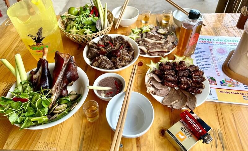 Top 5 quán thịt chó ở Vinh: Dồi nướng giòn, ấm lòng ngày mưa