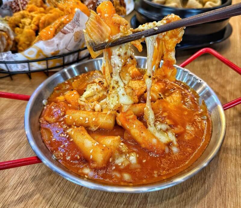 Top 10+ quán Tokbokki ở Vinh "cay xè - phô mai kéo sợi" siêu dính