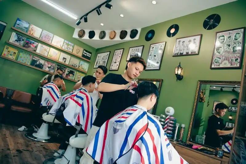 Top 6 tiệm cắt tóc nam đẹp ở Vinh: Salon uy tín, chăm sóc tận tâm